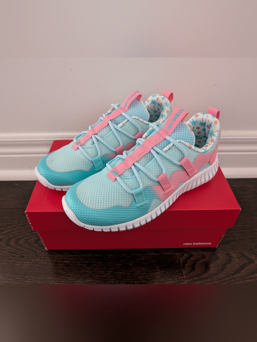 NEW sz:5w New Balance Girls Youth wide Playgruv V2, Blue/Pink